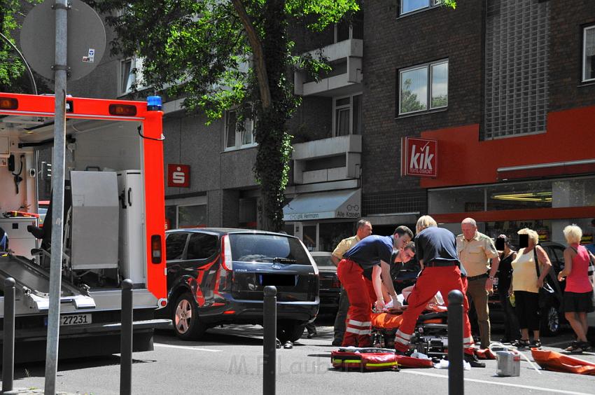 Person angefahren Koeln Gremberg Grembergerstr P07.JPG